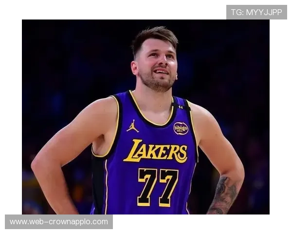 东契奇挡拆制造错位，比肩库里却更控场