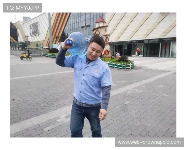 特雷·杨家的冰箱里塞满了能量饮料，连矿泉水都得排队