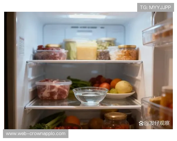 李月汝冰箱里全是水果，训练完还能笑着吃零食，普通人咋可能这样活？