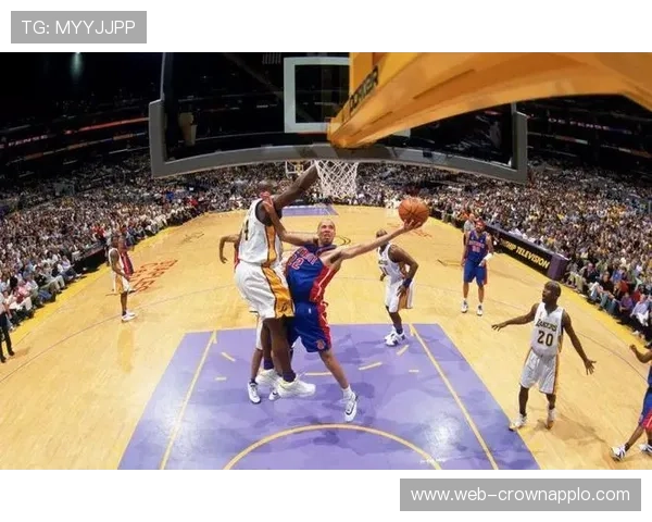 拉希德·华莱士挡拆制造错位，提升进攻效率显著区别于队内同位置球员