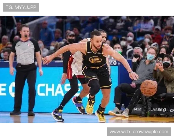 格林挡拆为库里造空位，比上季更能拉开防守